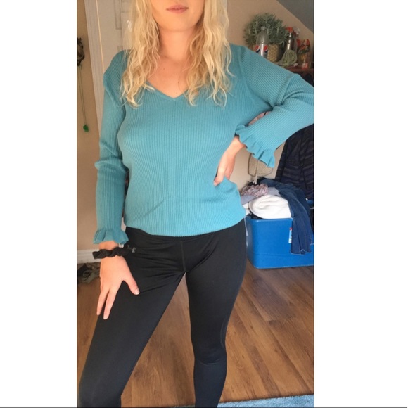 Beautiful top - Picture 1 of 2